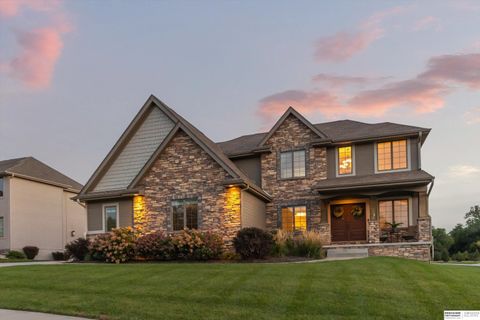 Photo of 17807 Burdette Street, Omaha, NE 68116 (MLS # 22527603)