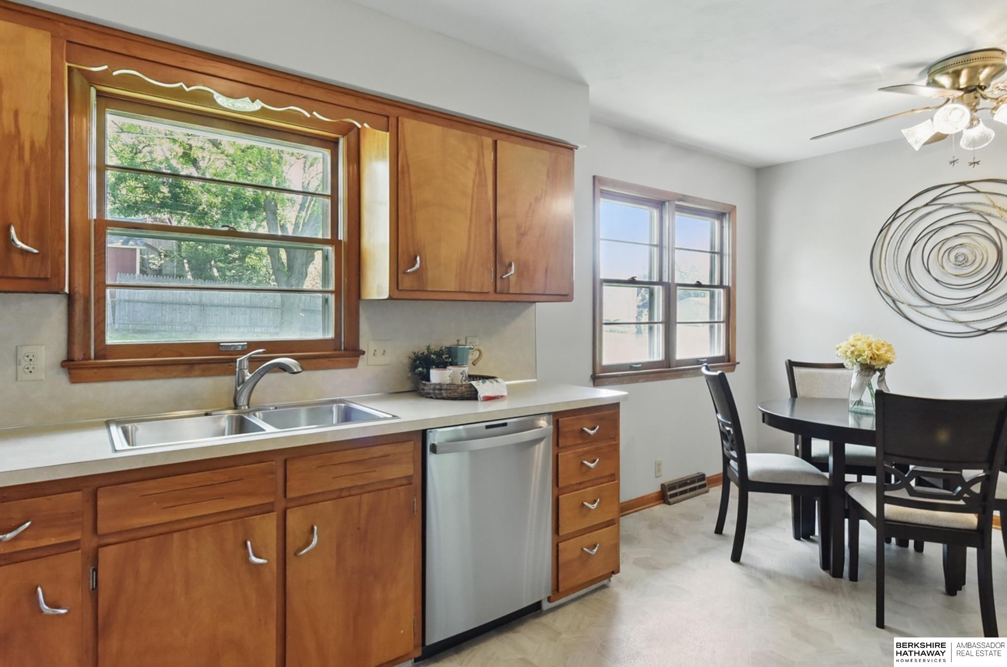 Omaha, Nebraska 68106, United States, 3 Bedrooms Bedrooms, ,1 BathroomBathrooms,Residential,Pending,130168