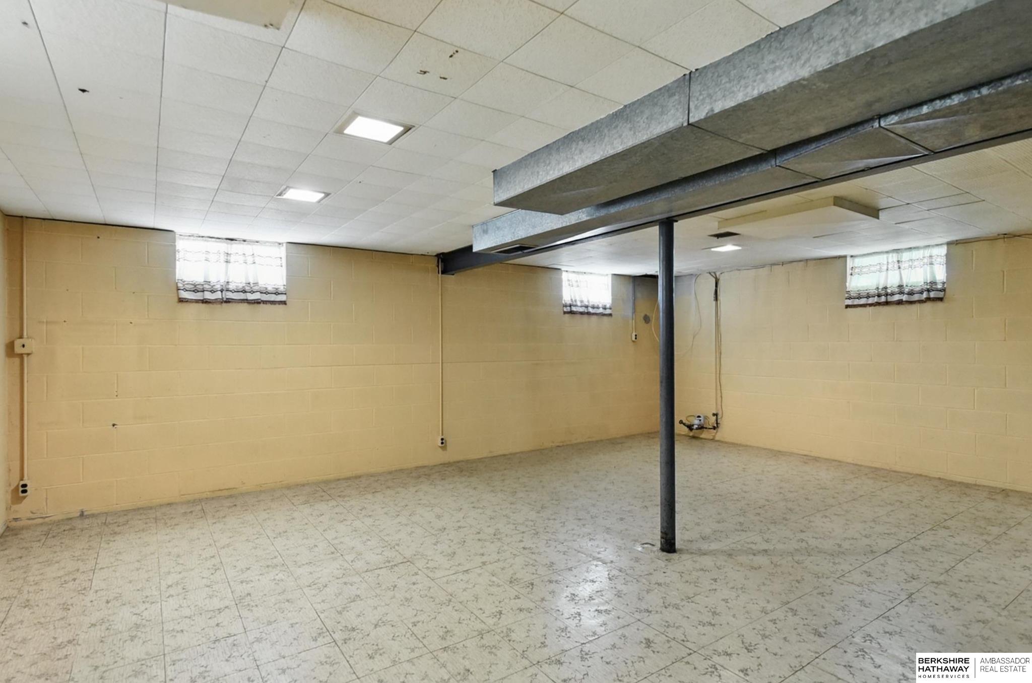 Omaha, Nebraska 68106, United States, 3 Bedrooms Bedrooms, ,1 BathroomBathrooms,Residential,Pending,130168