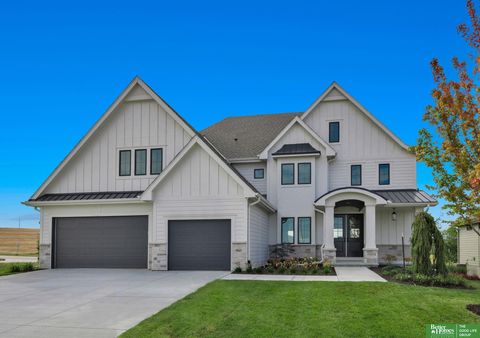 Photo of 10908 S 98 Avenue Circle, Papillion, NE 68046 (MLS # 22610739)