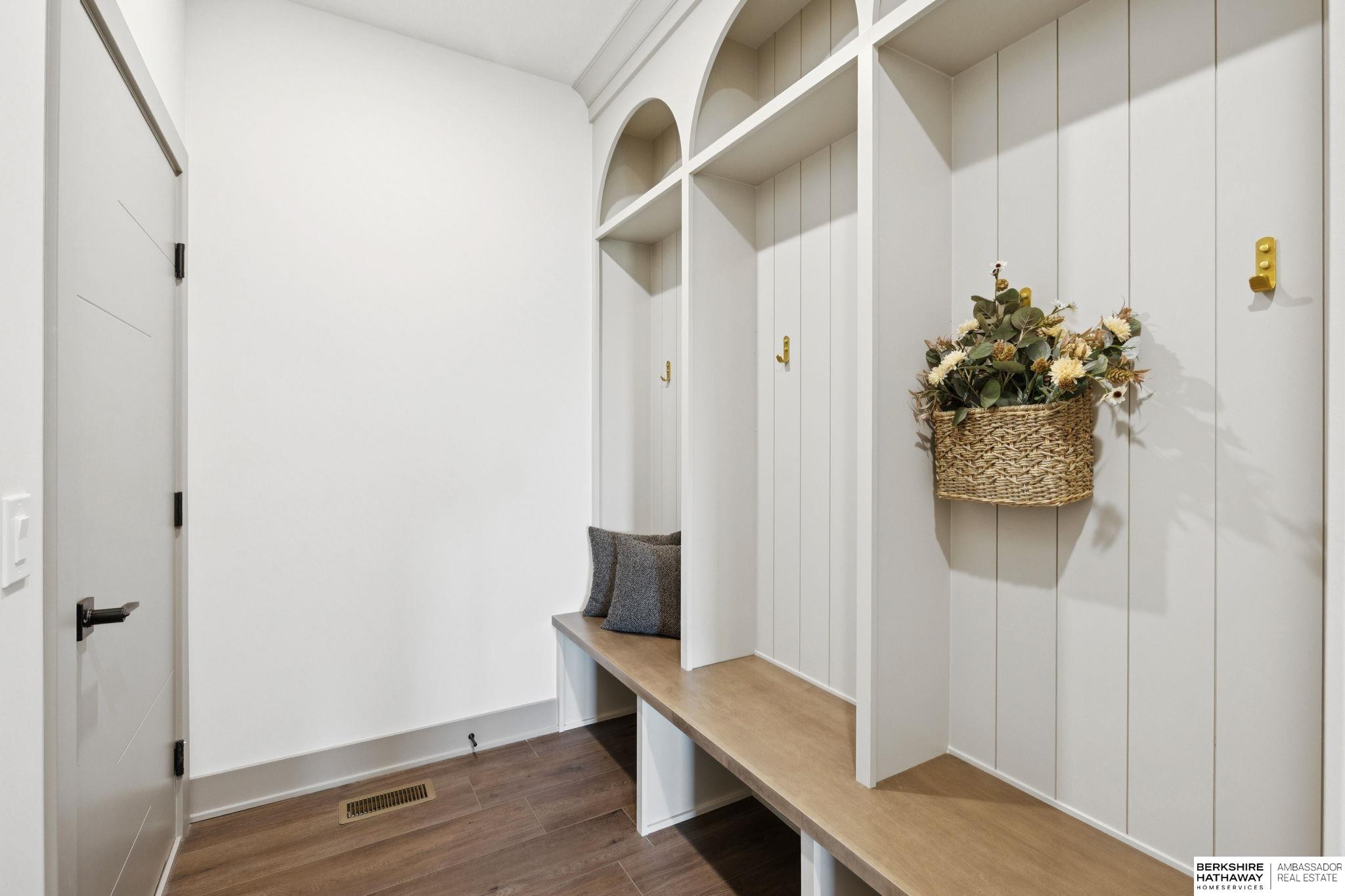 Omaha, Nebraska 68135, United States, 5 Bedrooms Bedrooms, ,3 BathroomsBathrooms,Residential,Active,208836