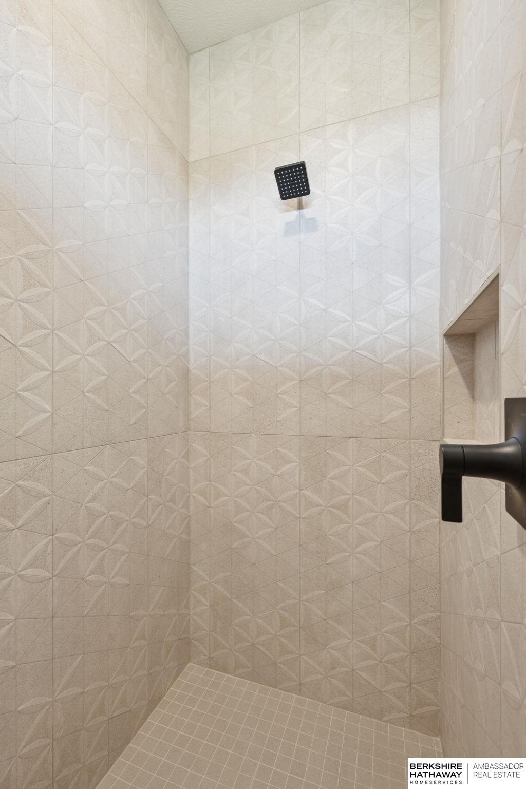 Omaha, Nebraska 68135, United States, 5 Bedrooms Bedrooms, ,3 BathroomsBathrooms,Residential,Active,208836