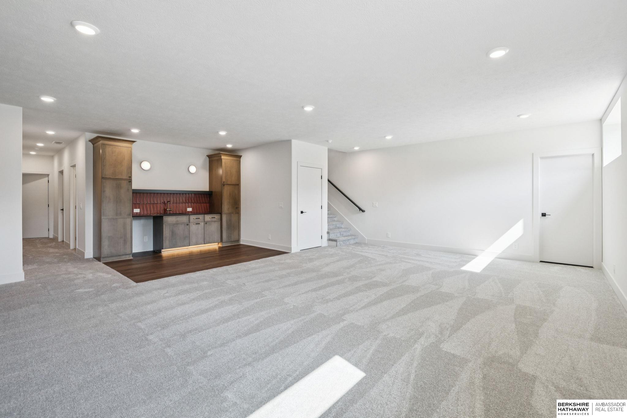 Omaha, Nebraska 68135, United States, 5 Bedrooms Bedrooms, ,3 BathroomsBathrooms,Residential,Active,208836