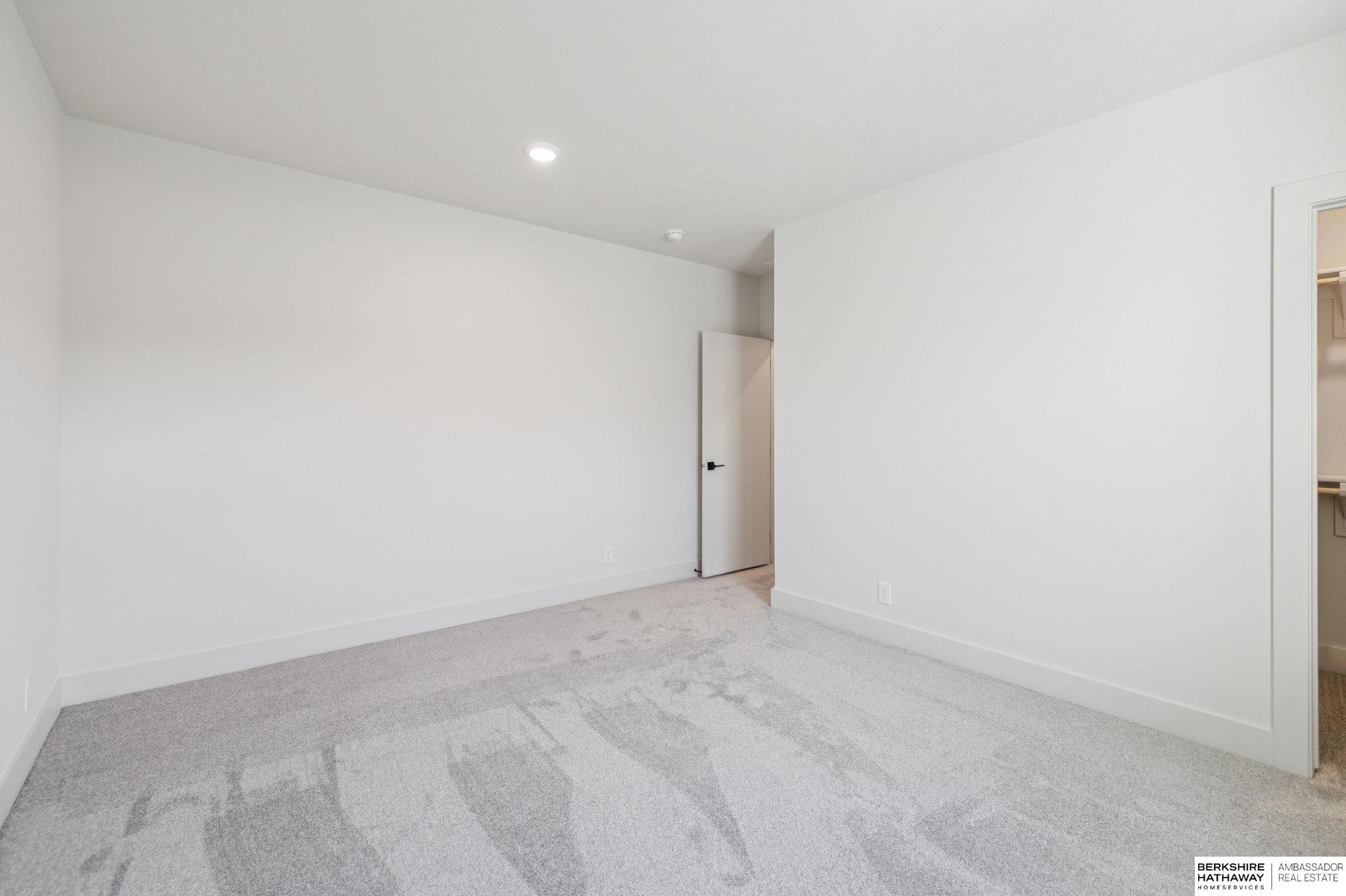 Omaha, Nebraska 68135, United States, 5 Bedrooms Bedrooms, ,3 BathroomsBathrooms,Residential,Active,208836