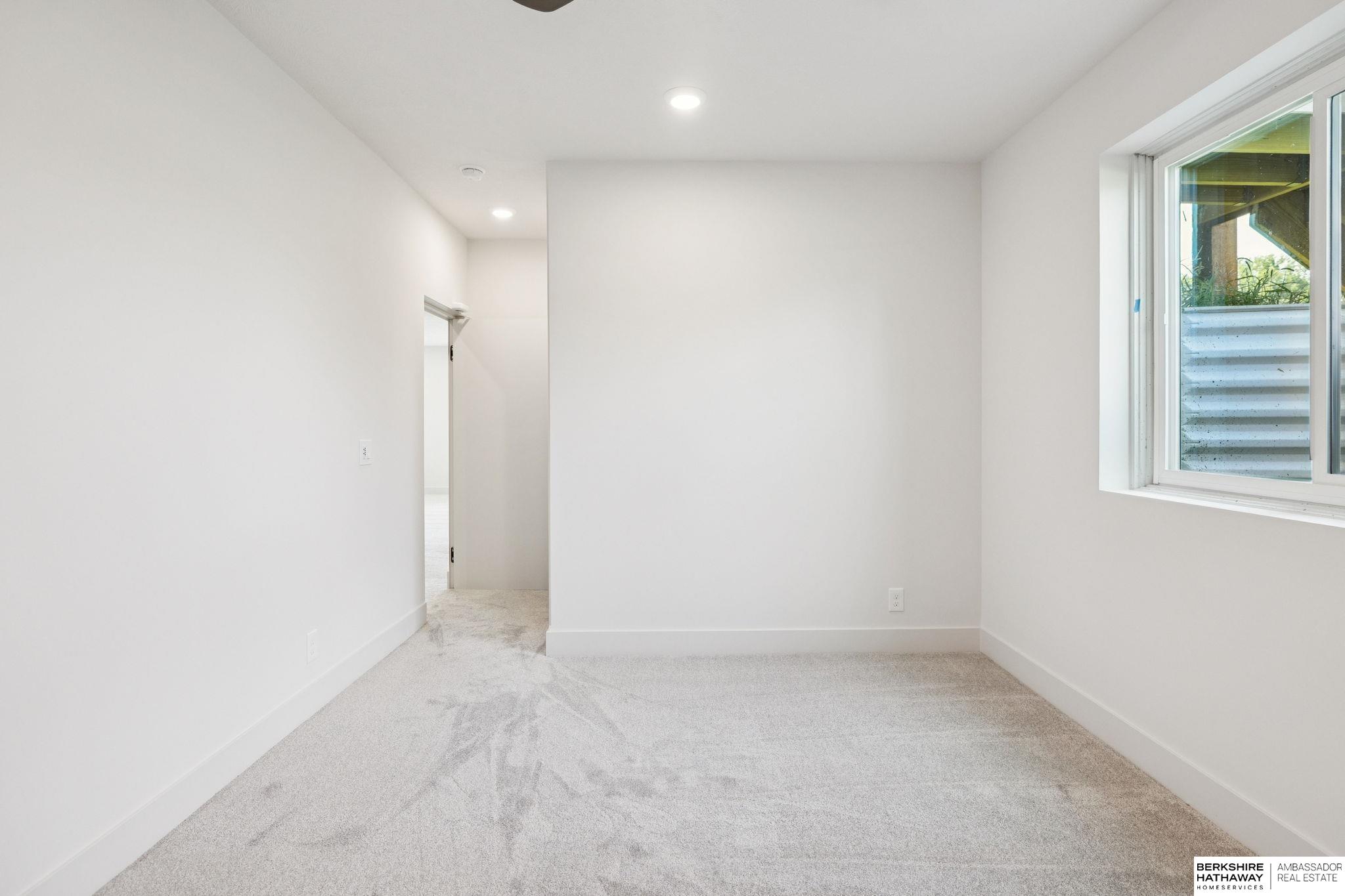 Omaha, Nebraska 68135, United States, 5 Bedrooms Bedrooms, ,3 BathroomsBathrooms,Residential,Active,208836