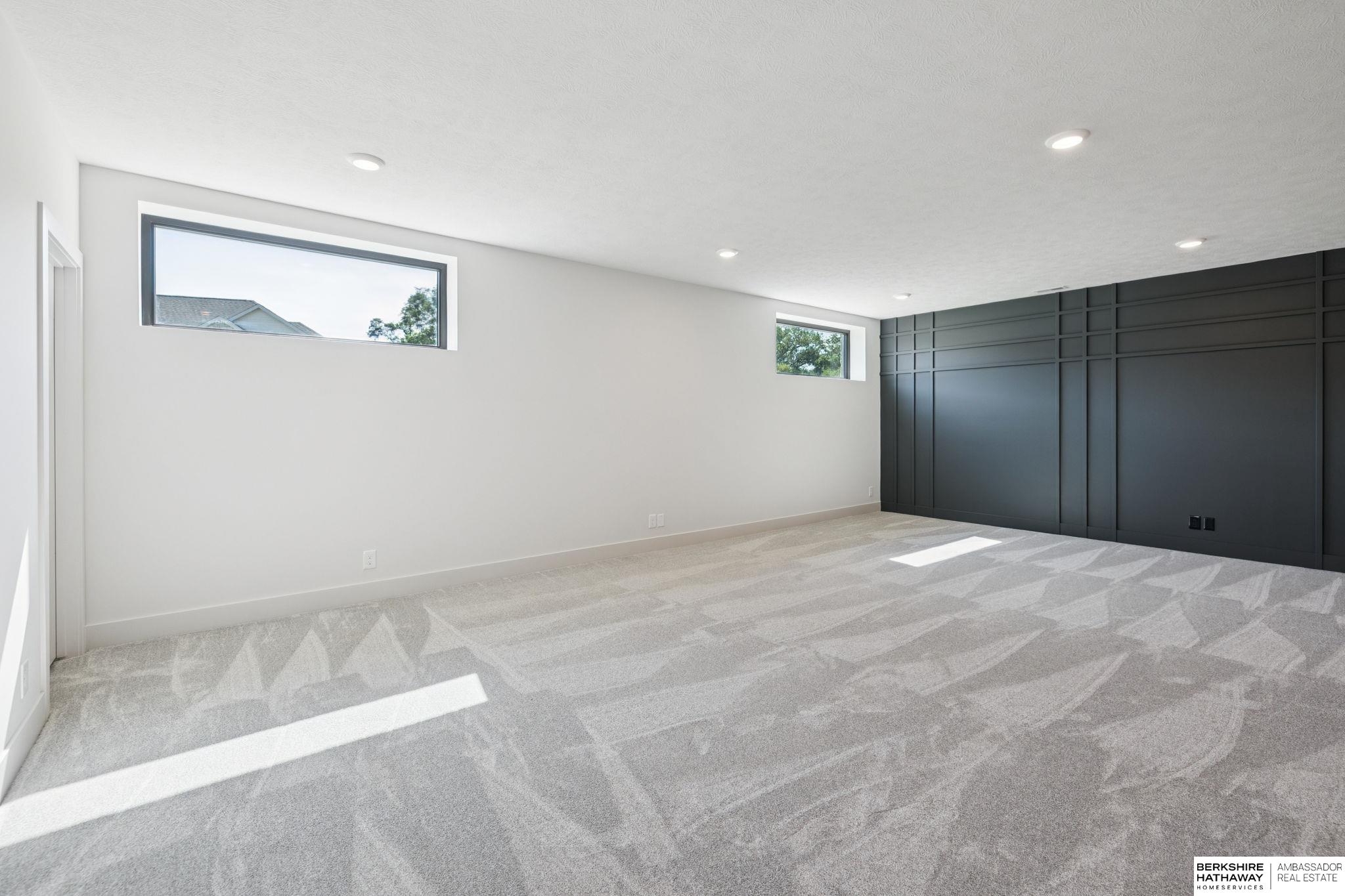 Omaha, Nebraska 68135, United States, 5 Bedrooms Bedrooms, ,3 BathroomsBathrooms,Residential,Active,208836