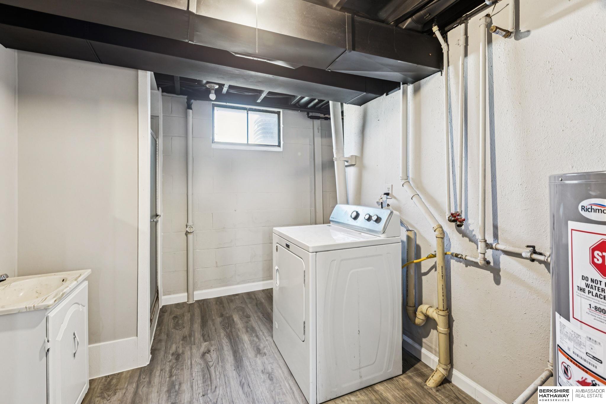 Omaha, Nebraska 68107, United States, 3 Bedrooms Bedrooms, ,2 BathroomsBathrooms,Residential,Active,218199