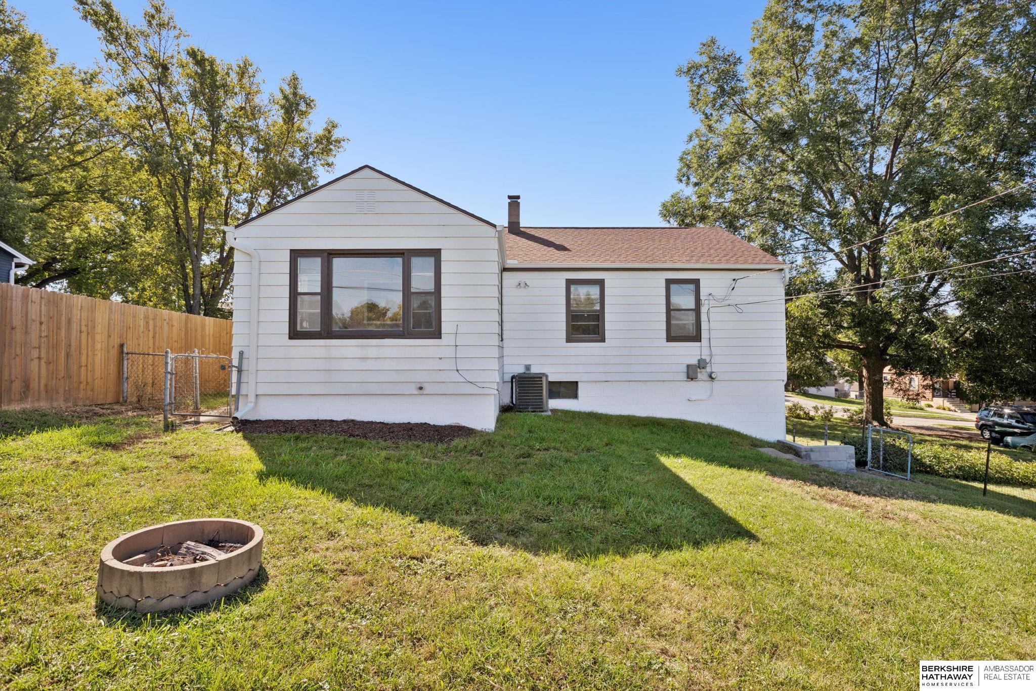 Omaha, Nebraska 68107, United States, 3 Bedrooms Bedrooms, ,2 BathroomsBathrooms,Residential,Active,218199