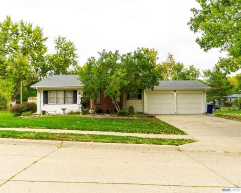 Photo of 9818 Larimore Avenue, Omaha, NE 68134 (MLS # 22530914)