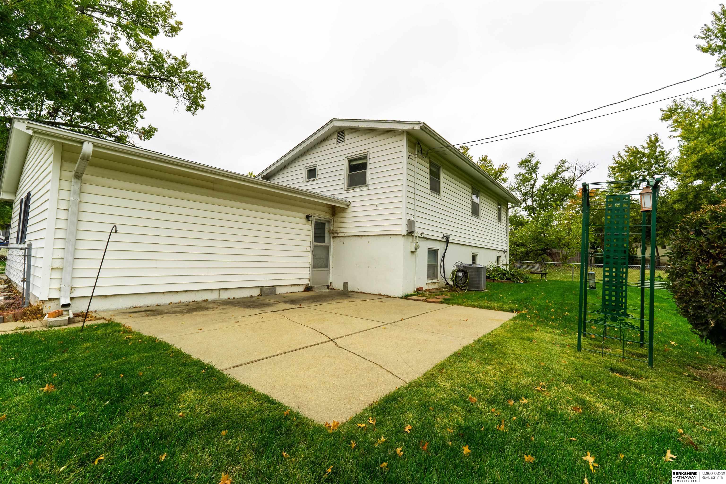 Omaha, Nebraska 68134, United States, 3 Bedrooms Bedrooms, ,1 BathroomBathrooms,Residential,Active,234442