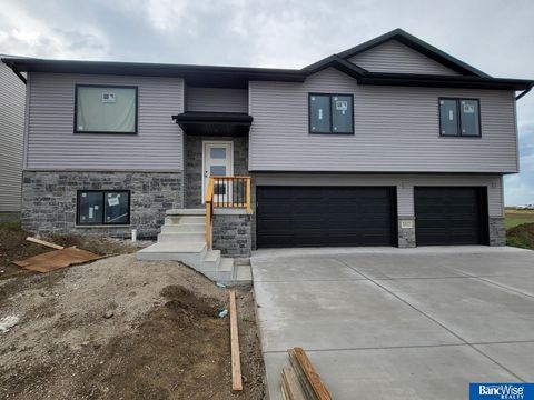 Photo of 5815 SW 9th Street, Lincoln, NE 68523 (MLS # 22528884)