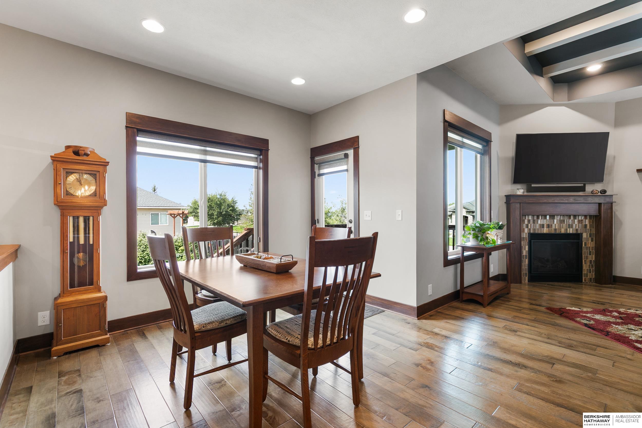 Lincoln, Nebraska 68516, United States, 5 Bedrooms Bedrooms, ,3 BathroomsBathrooms,Residential,Pending,213042