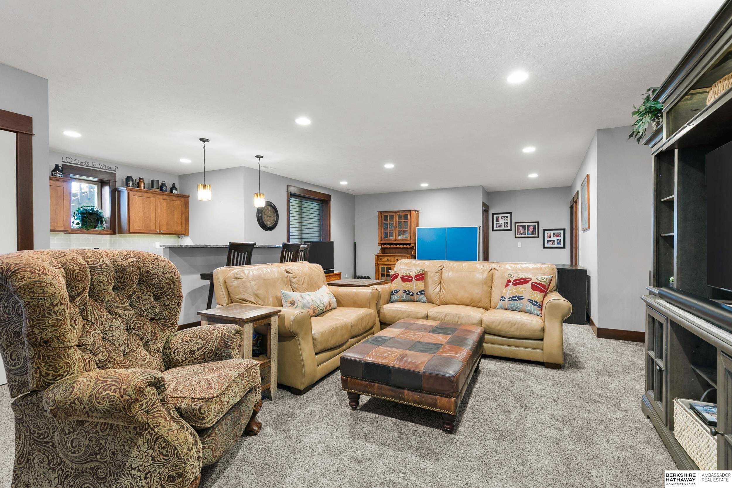 Lincoln, Nebraska 68516, United States, 5 Bedrooms Bedrooms, ,3 BathroomsBathrooms,Residential,Pending,213042