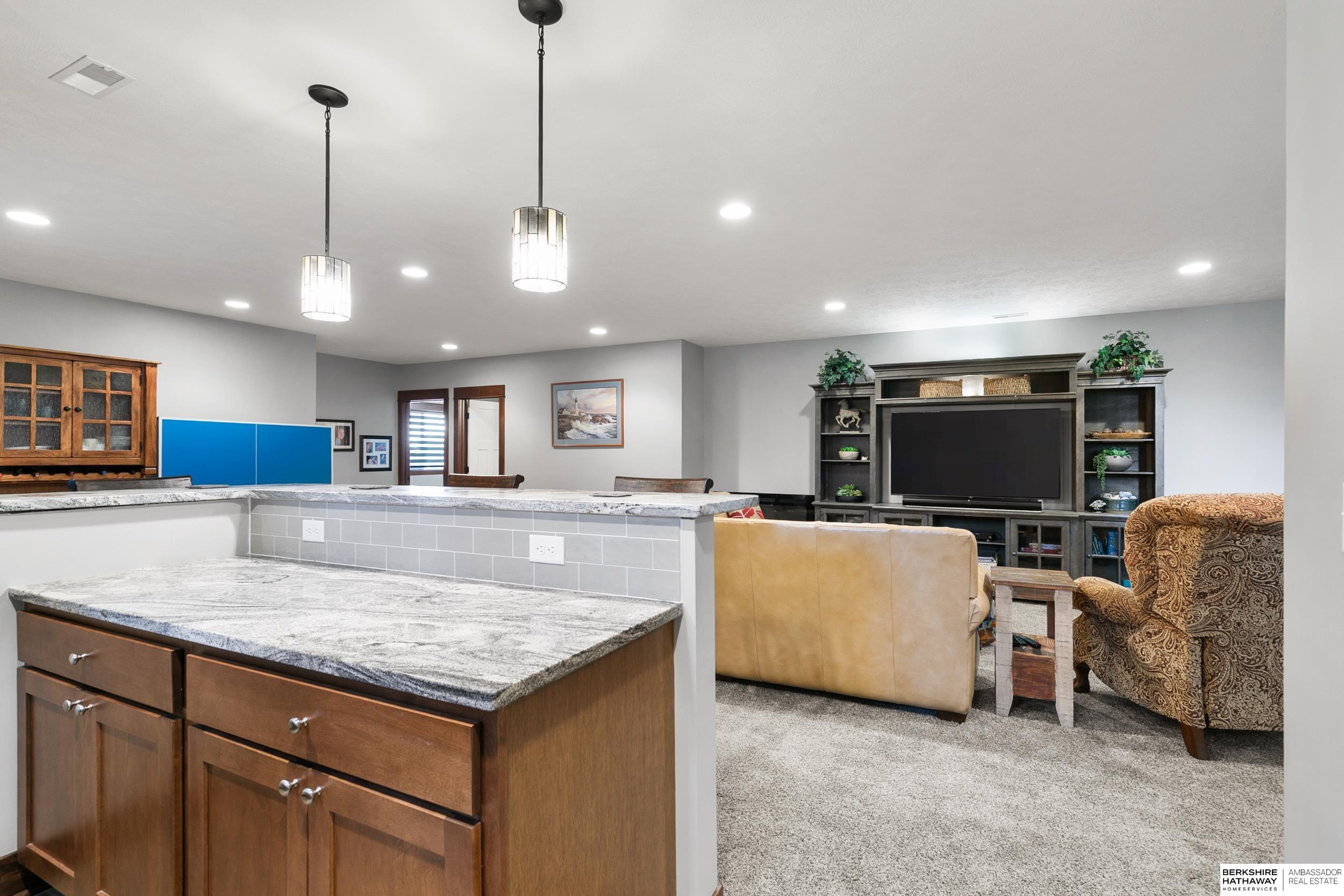 Lincoln, Nebraska 68516, United States, 5 Bedrooms Bedrooms, ,3 BathroomsBathrooms,Residential,Pending,213042