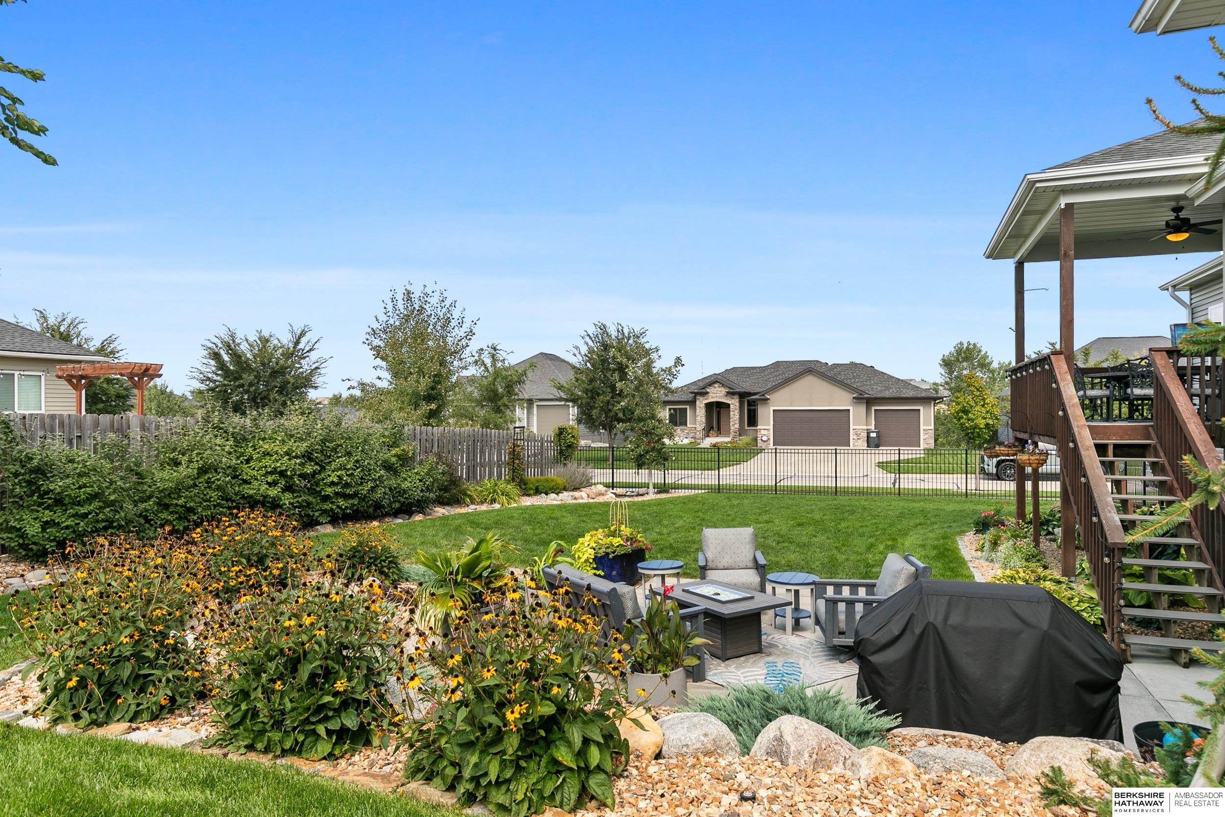 Lincoln, Nebraska 68516, United States, 5 Bedrooms Bedrooms, ,3 BathroomsBathrooms,Residential,Pending,213042