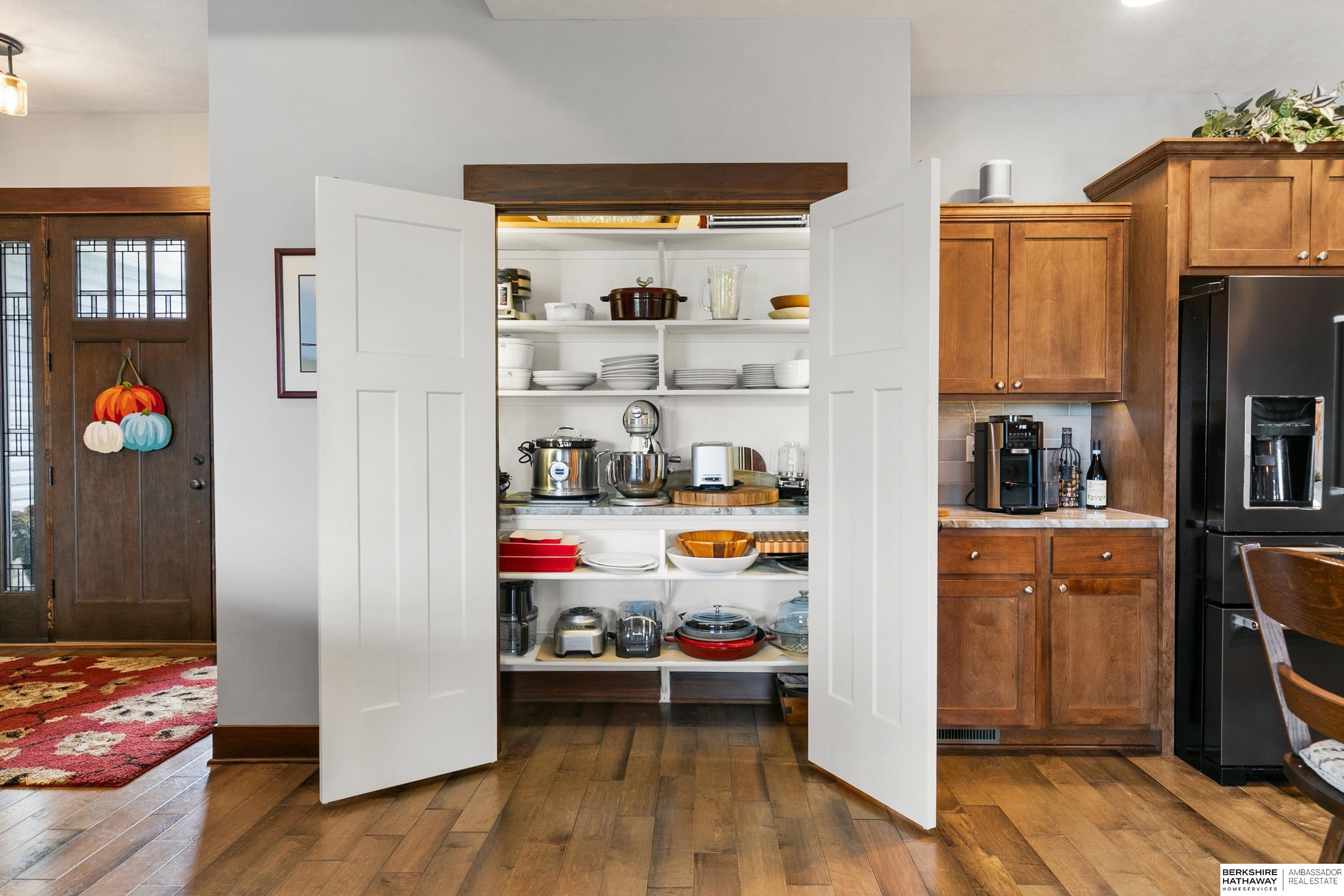 Lincoln, Nebraska 68516, United States, 5 Bedrooms Bedrooms, ,3 BathroomsBathrooms,Residential,Pending,213042