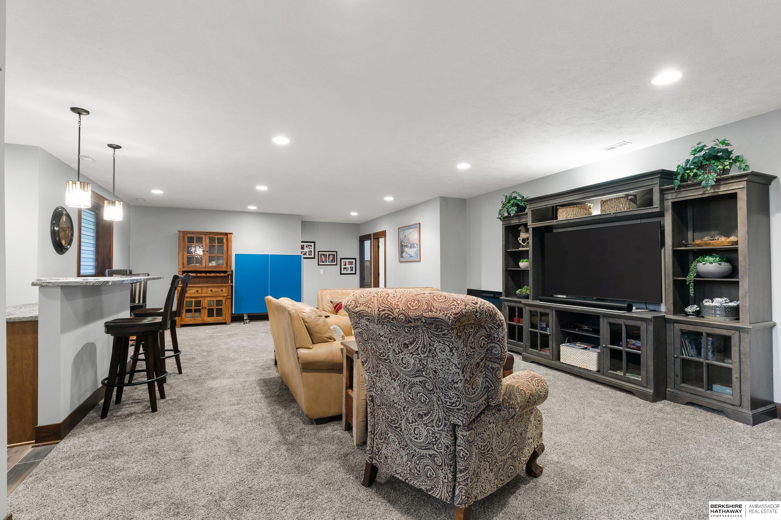 Lincoln, Nebraska 68516, United States, 5 Bedrooms Bedrooms, ,3 BathroomsBathrooms,Residential,Pending,213042