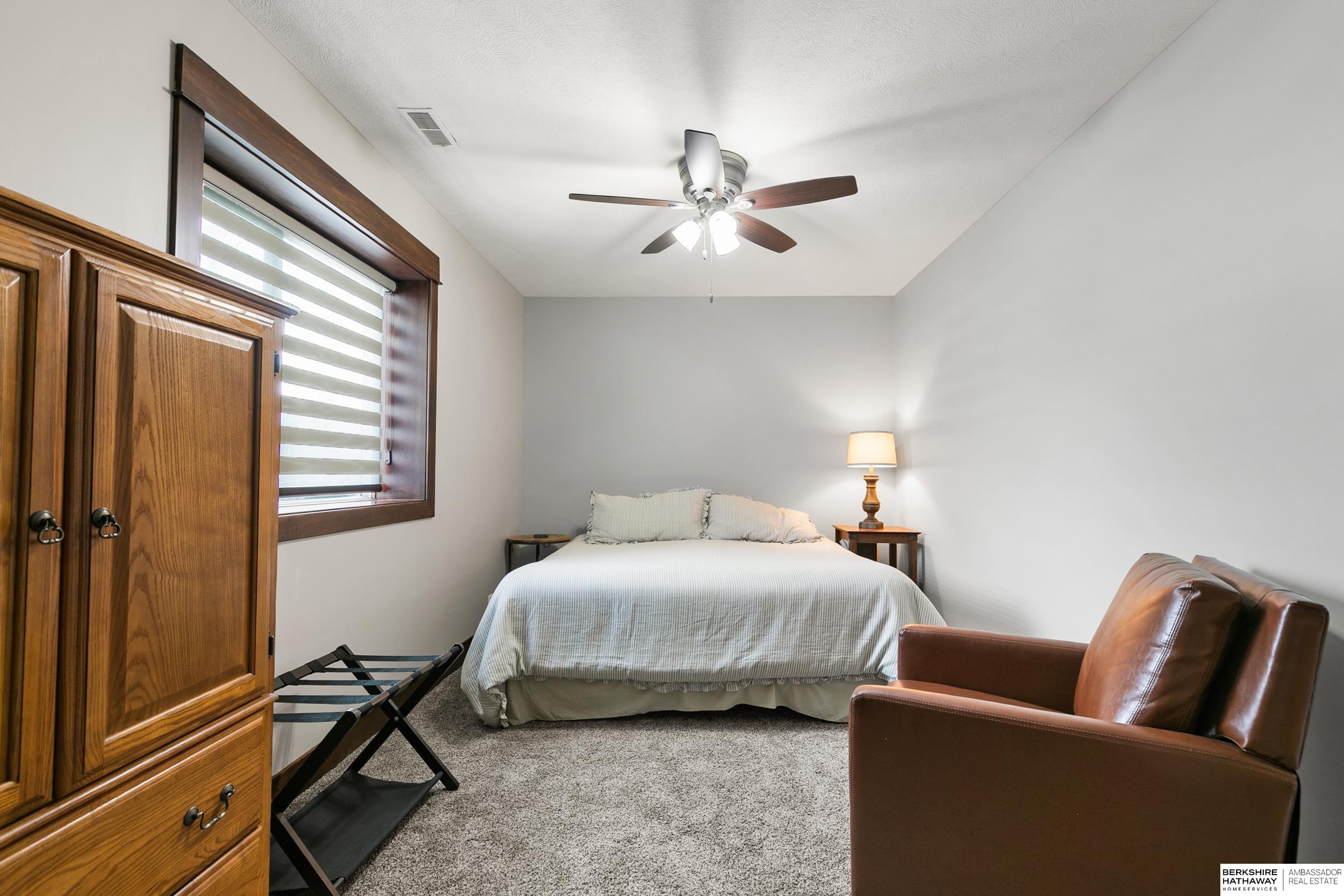 Lincoln, Nebraska 68516, United States, 5 Bedrooms Bedrooms, ,3 BathroomsBathrooms,Residential,Pending,213042