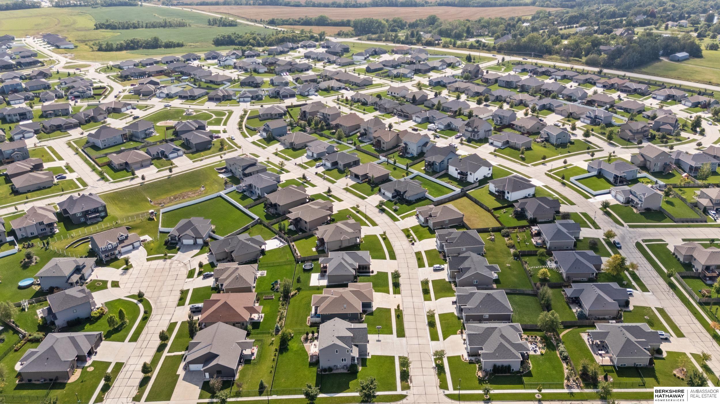 Lincoln, Nebraska 68516, United States, 5 Bedrooms Bedrooms, ,3 BathroomsBathrooms,Residential,Pending,213042