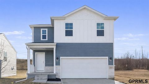 Photo of 13642 Read Street, Omaha, NE 68142 (MLS # 22610429)