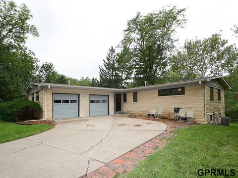 Photo of 933 Moraine Drive, Lincoln, NE 68510 (MLS # 22607594)