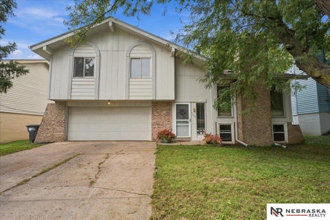 Photo of 11576 Rambleridge Road, Omaha, NE 68164 (MLS # 22627546)