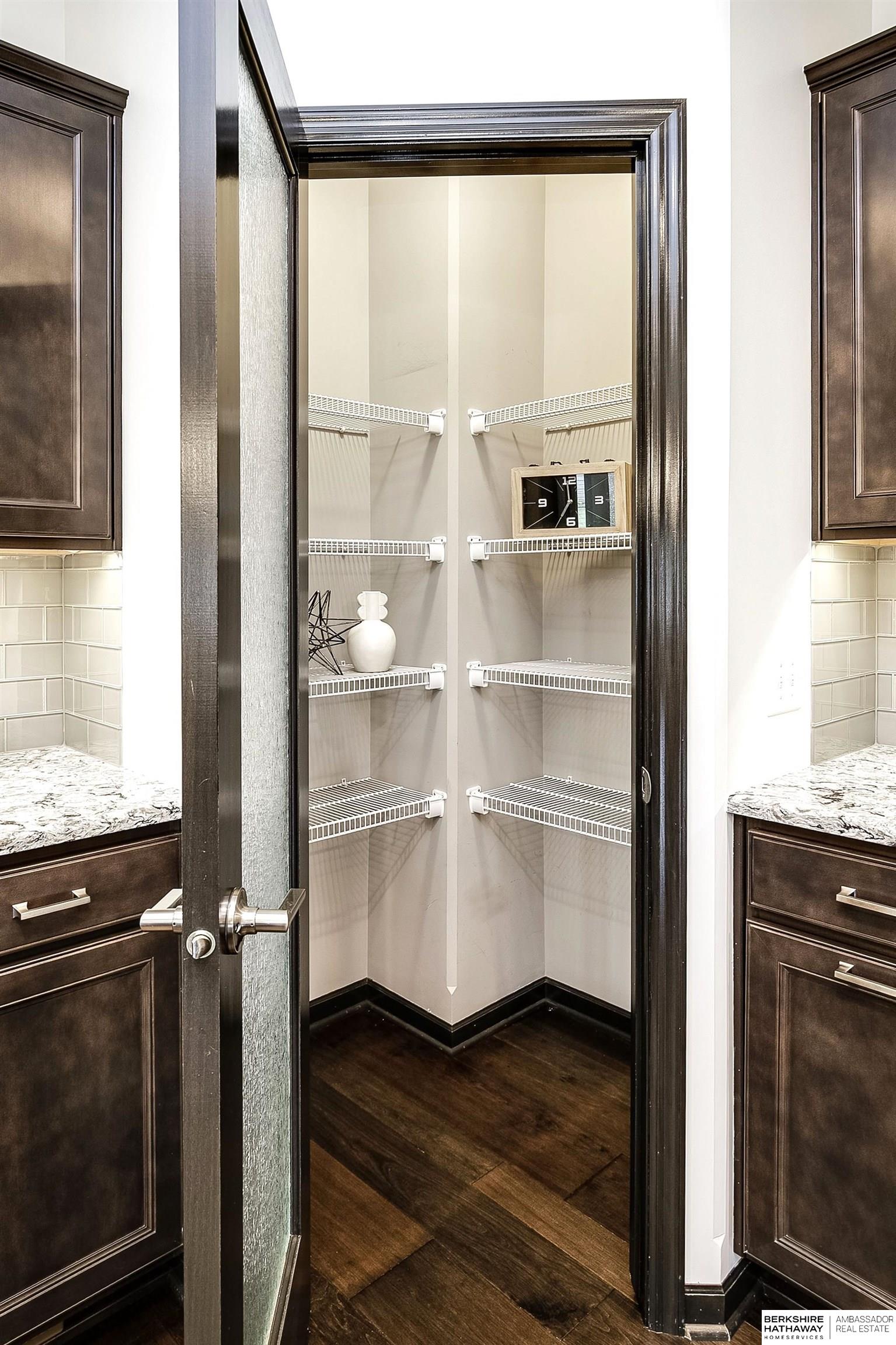 Gretna, Nebraska 68028, United States, 4 Bedrooms Bedrooms, ,3 BathroomsBathrooms,Residential,Pending,195782