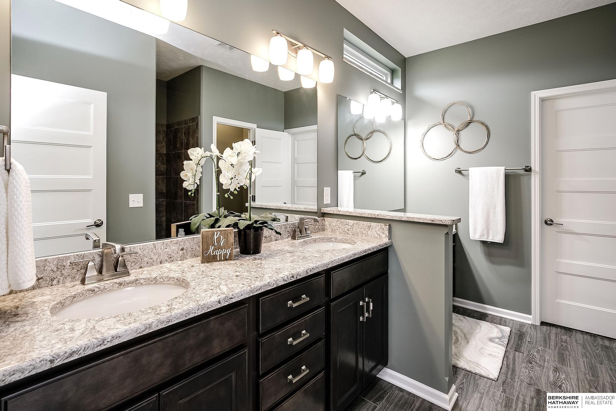 Gretna, Nebraska 68028, United States, 4 Bedrooms Bedrooms, ,3 BathroomsBathrooms,Residential,Pending,195782