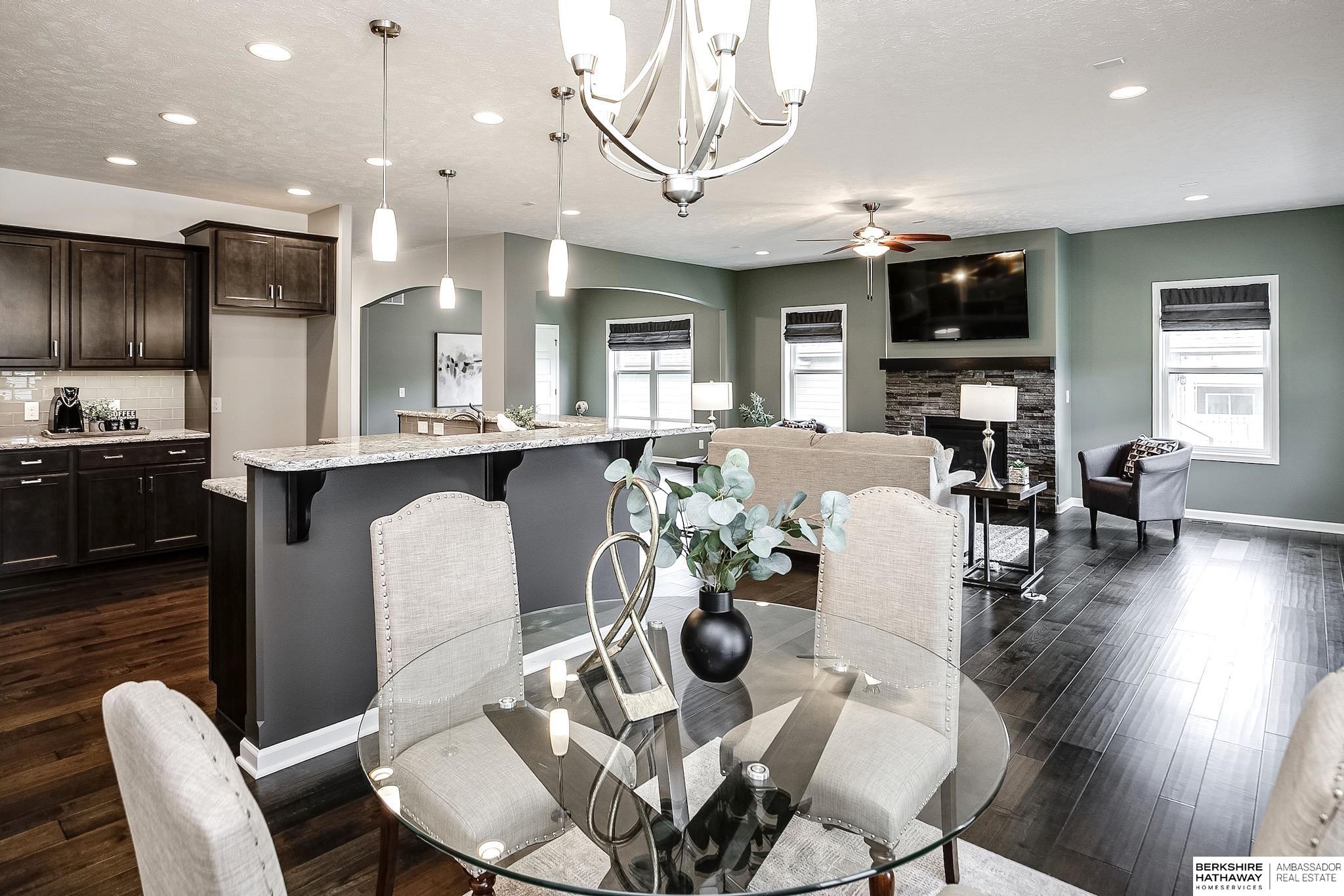 Gretna, Nebraska 68028, United States, 4 Bedrooms Bedrooms, ,3 BathroomsBathrooms,Residential,Pending,195782