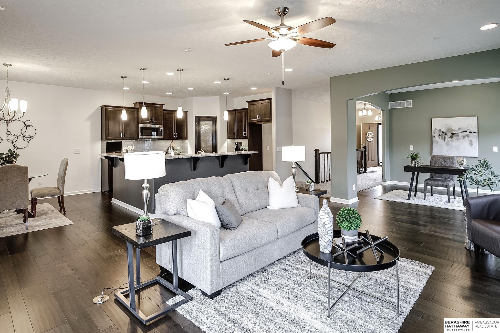 Gretna, Nebraska 68028, United States, 4 Bedrooms Bedrooms, ,3 BathroomsBathrooms,Residential,Pending,195782