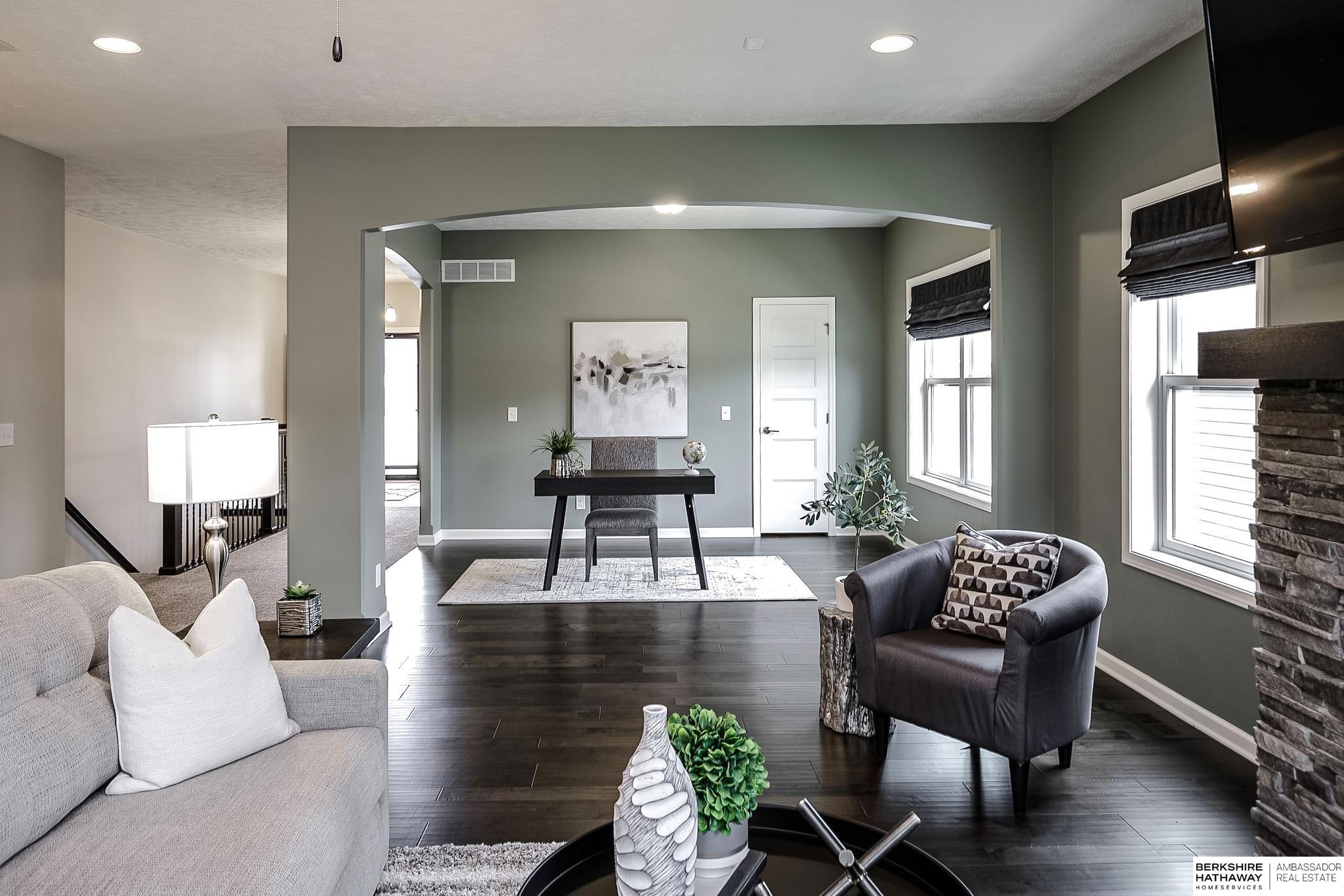 Gretna, Nebraska 68028, United States, 4 Bedrooms Bedrooms, ,3 BathroomsBathrooms,Residential,Pending,195782