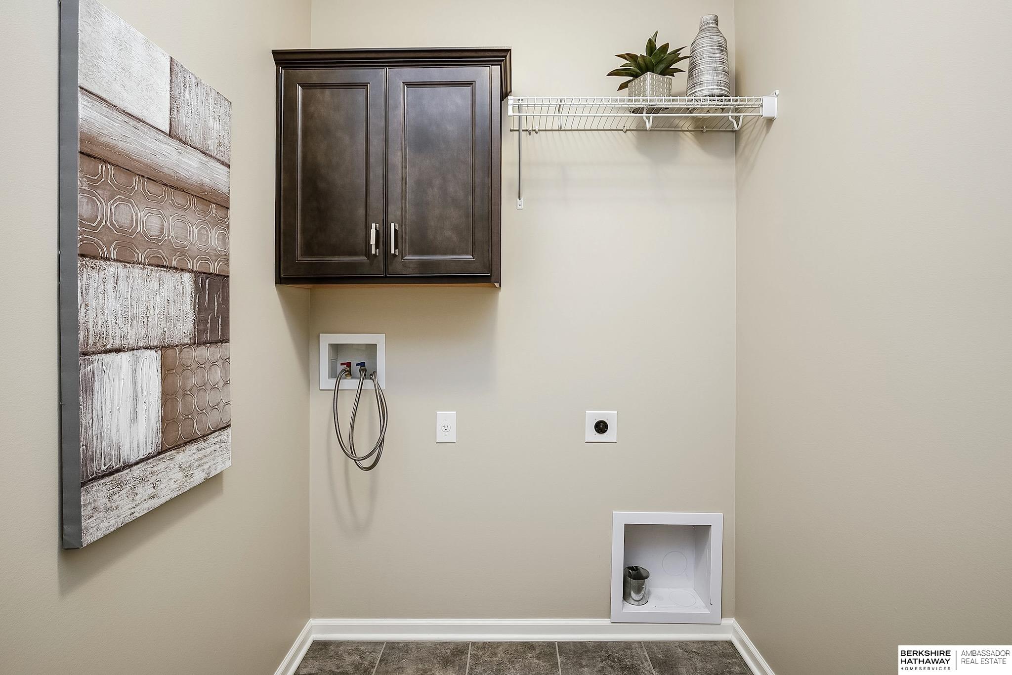 Gretna, Nebraska 68028, United States, 4 Bedrooms Bedrooms, ,3 BathroomsBathrooms,Residential,Pending,195782