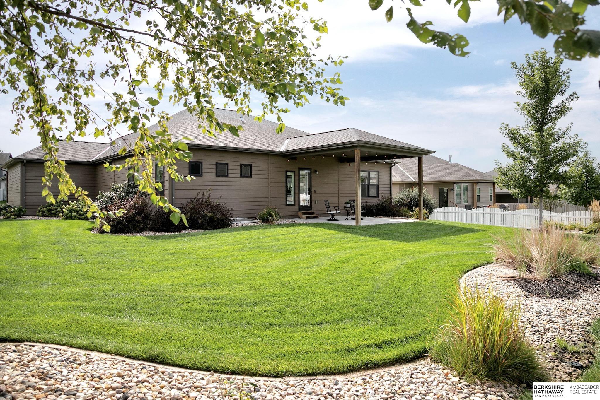 Gretna, Nebraska 68028, United States, 4 Bedrooms Bedrooms, ,3 BathroomsBathrooms,Residential,Pending,195782