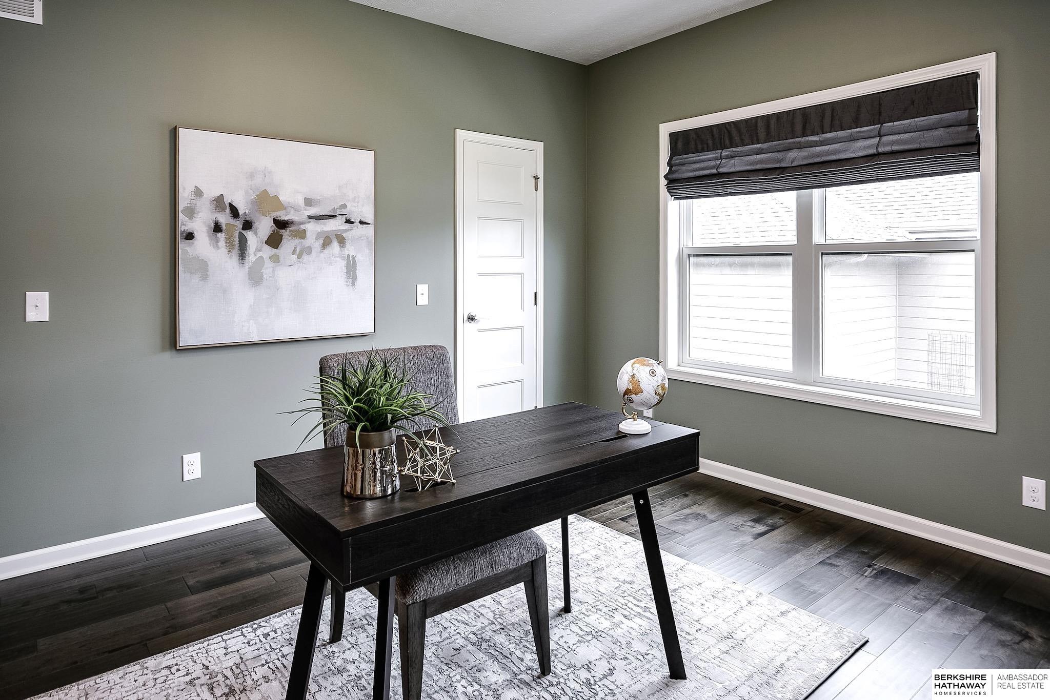 Gretna, Nebraska 68028, United States, 4 Bedrooms Bedrooms, ,3 BathroomsBathrooms,Residential,Pending,195782