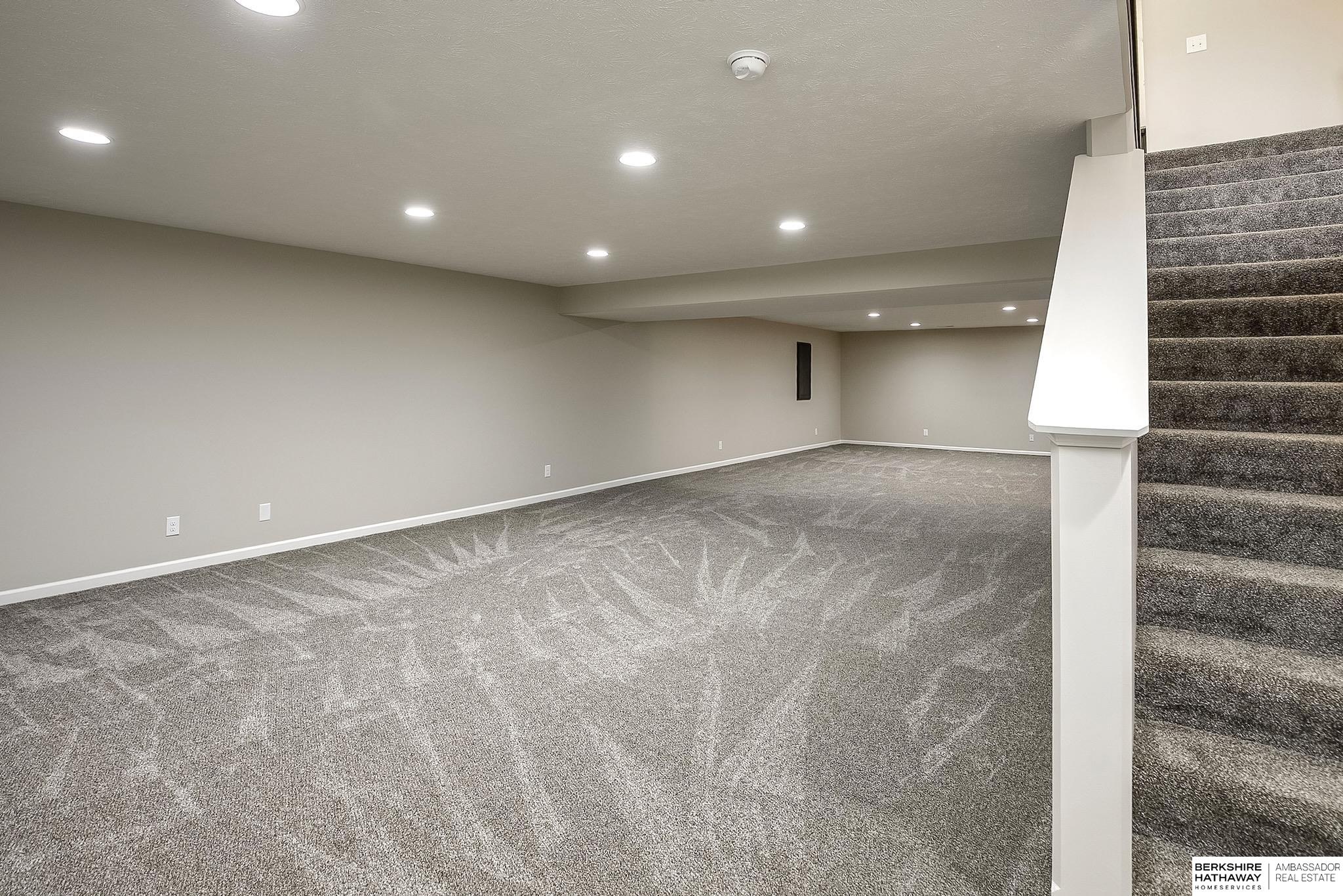 Gretna, Nebraska 68028, United States, 4 Bedrooms Bedrooms, ,3 BathroomsBathrooms,Residential,Pending,195782