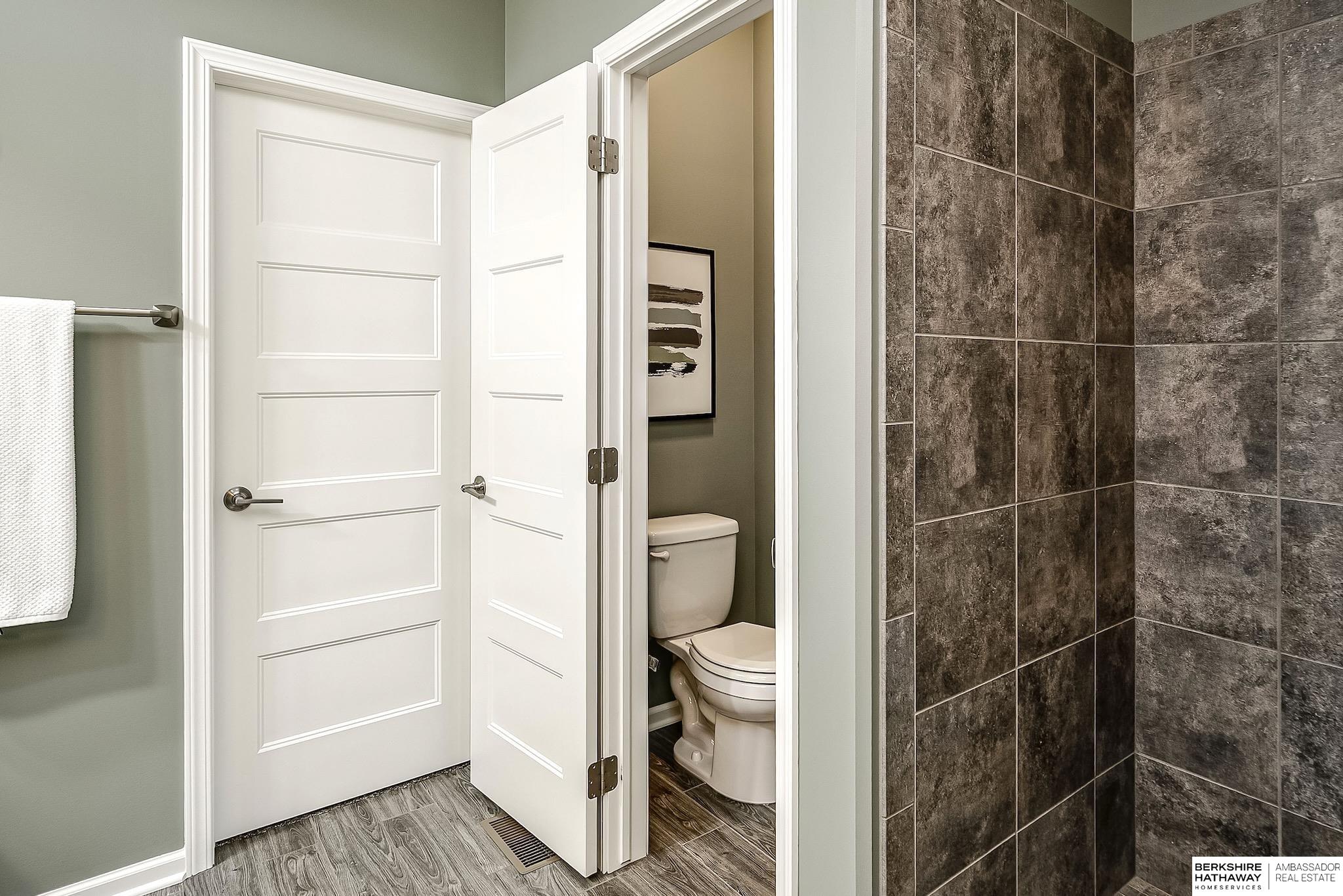 Gretna, Nebraska 68028, United States, 4 Bedrooms Bedrooms, ,3 BathroomsBathrooms,Residential,Pending,195782