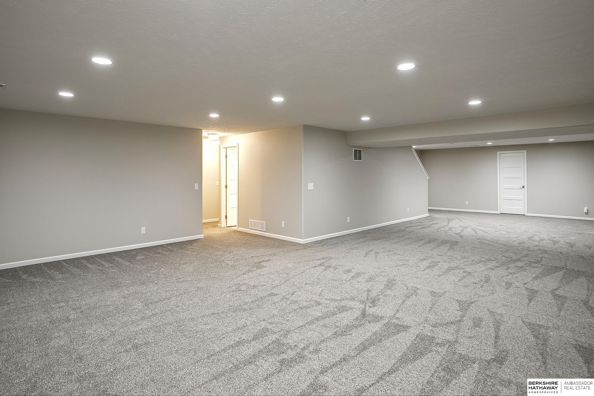 Gretna, Nebraska 68028, United States, 4 Bedrooms Bedrooms, ,3 BathroomsBathrooms,Residential,Pending,195782