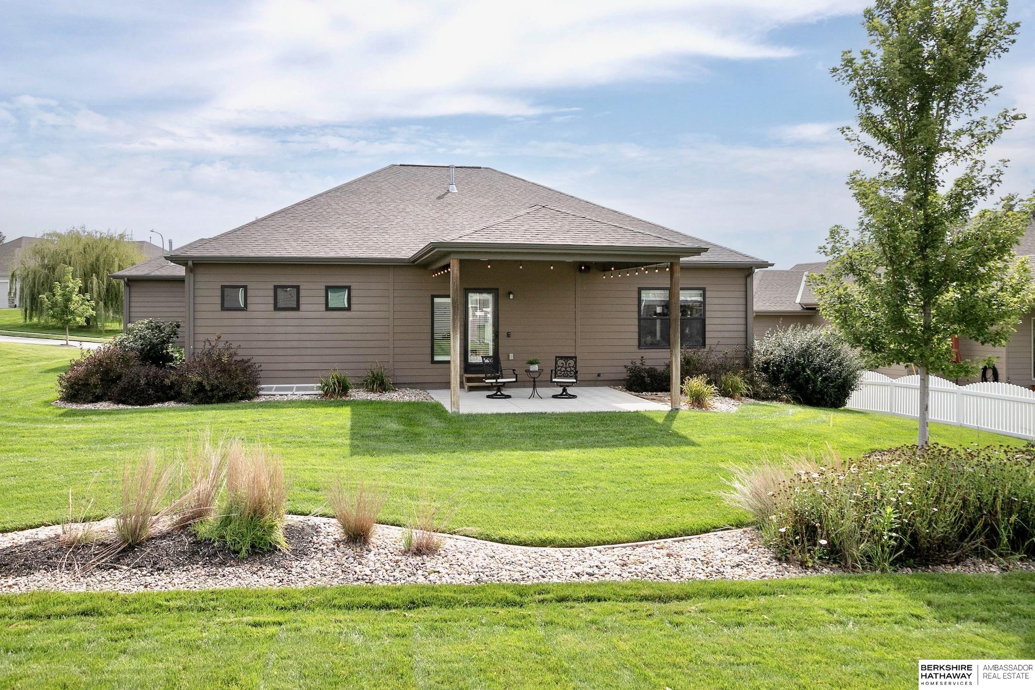 Gretna, Nebraska 68028, United States, 4 Bedrooms Bedrooms, ,3 BathroomsBathrooms,Residential,Pending,195782