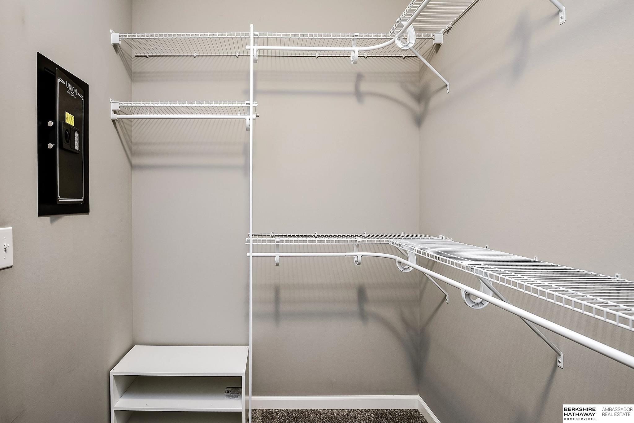 Gretna, Nebraska 68028, United States, 4 Bedrooms Bedrooms, ,3 BathroomsBathrooms,Residential,Pending,195782