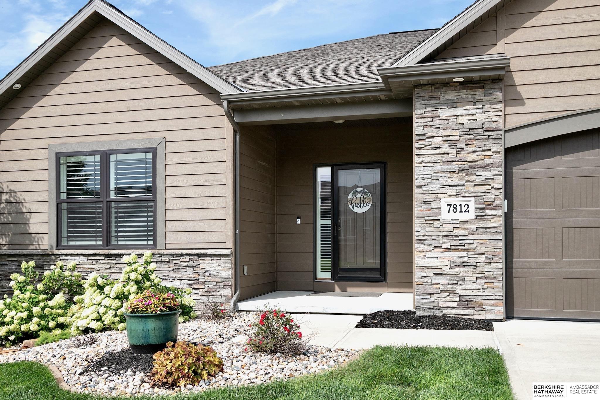 Gretna, Nebraska 68028, United States, 4 Bedrooms Bedrooms, ,3 BathroomsBathrooms,Residential,Pending,195782