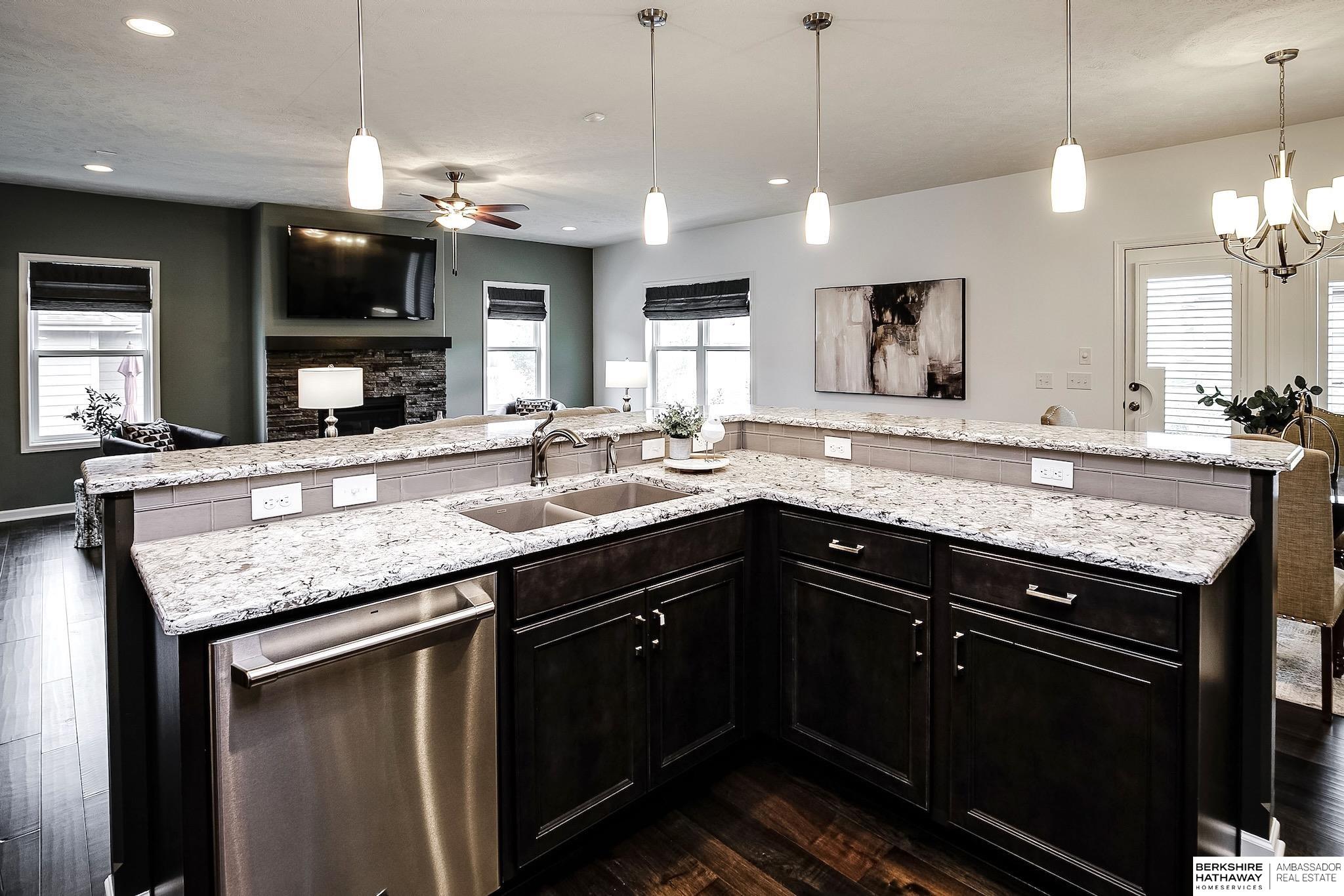 Gretna, Nebraska 68028, United States, 4 Bedrooms Bedrooms, ,3 BathroomsBathrooms,Residential,Pending,195782