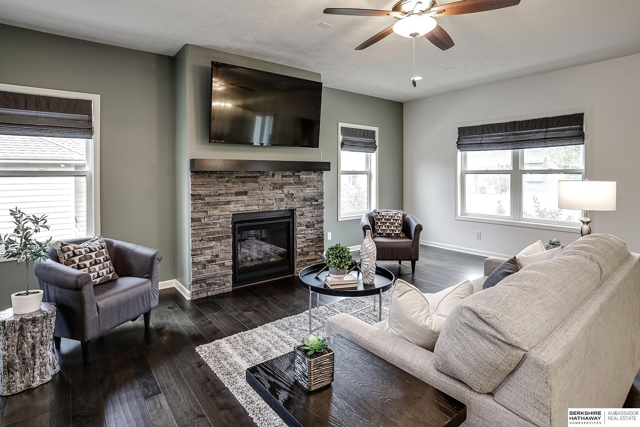 Gretna, Nebraska 68028, United States, 4 Bedrooms Bedrooms, ,3 BathroomsBathrooms,Residential,Pending,195782