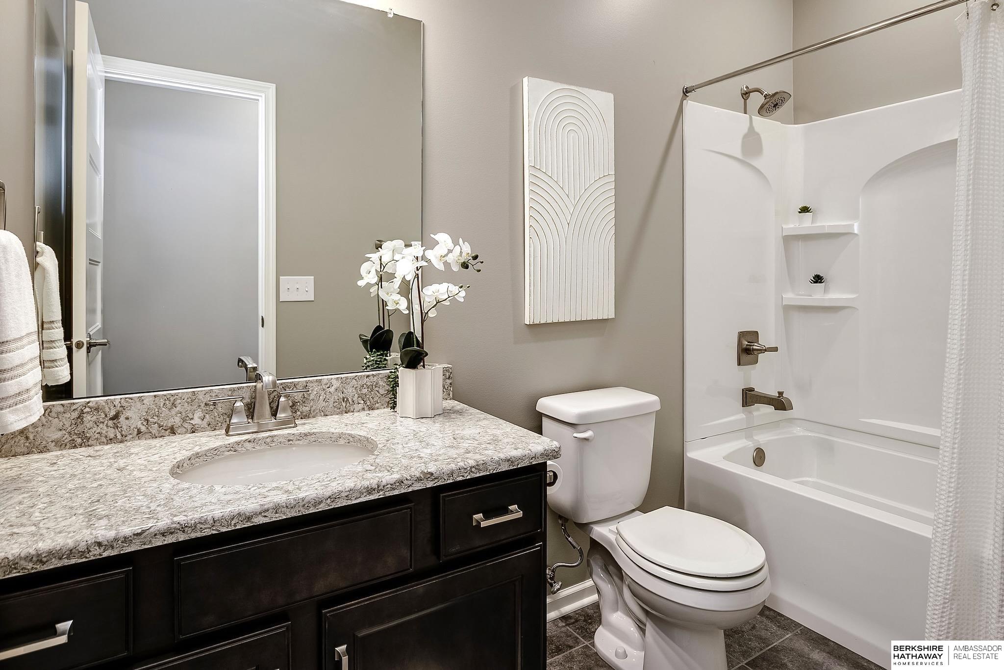 Gretna, Nebraska 68028, United States, 4 Bedrooms Bedrooms, ,3 BathroomsBathrooms,Residential,Pending,195782