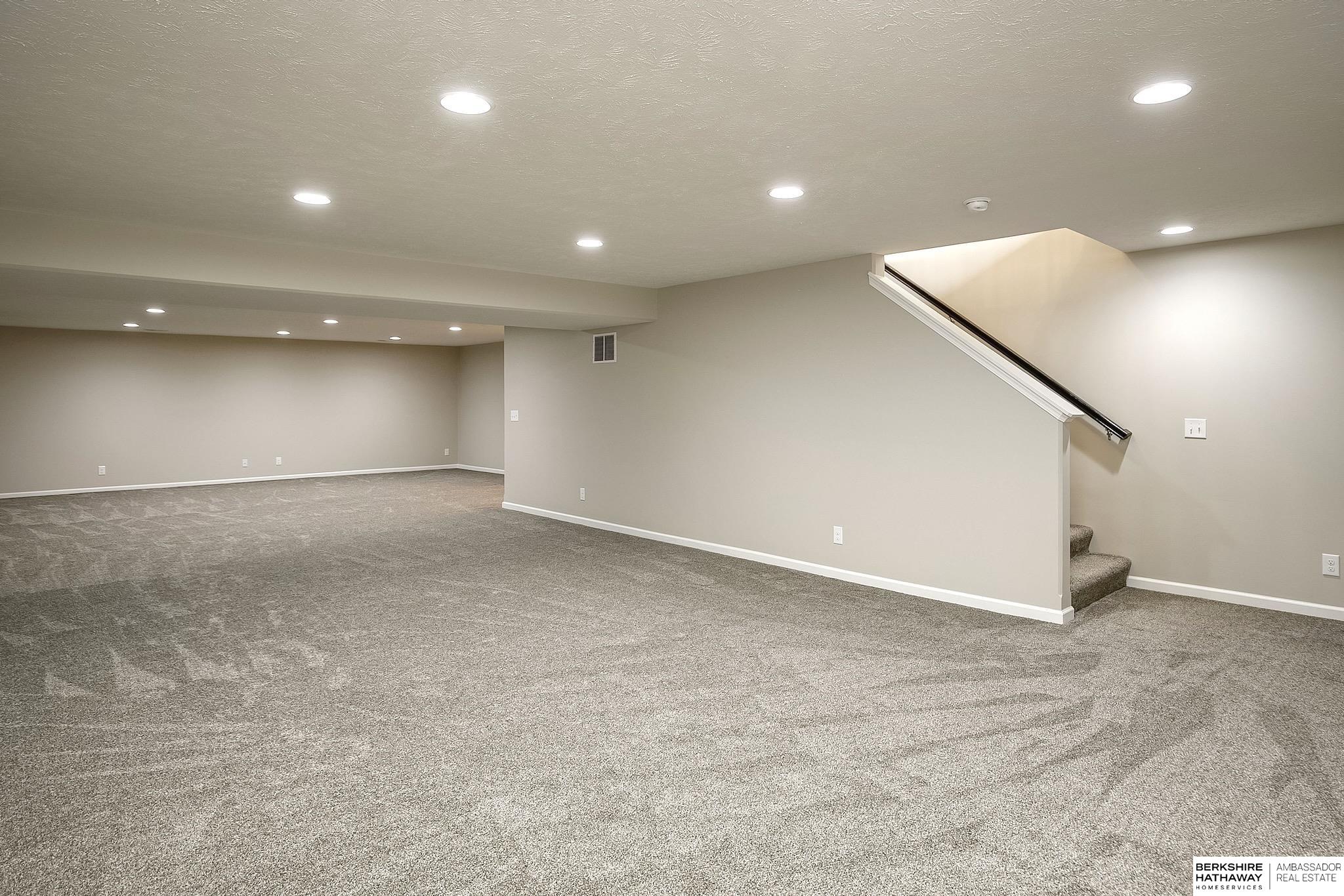 Gretna, Nebraska 68028, United States, 4 Bedrooms Bedrooms, ,3 BathroomsBathrooms,Residential,Pending,195782