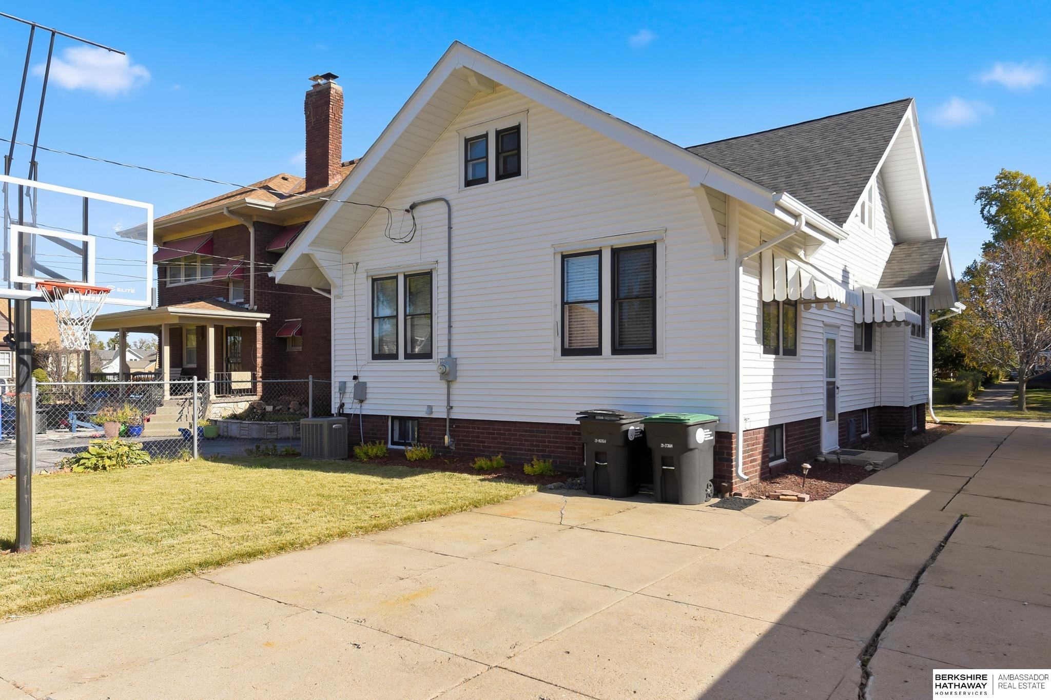 Omaha, Nebraska 68112, United States, 3 Bedrooms Bedrooms, ,1 BathroomBathrooms,Residential,Active,236724