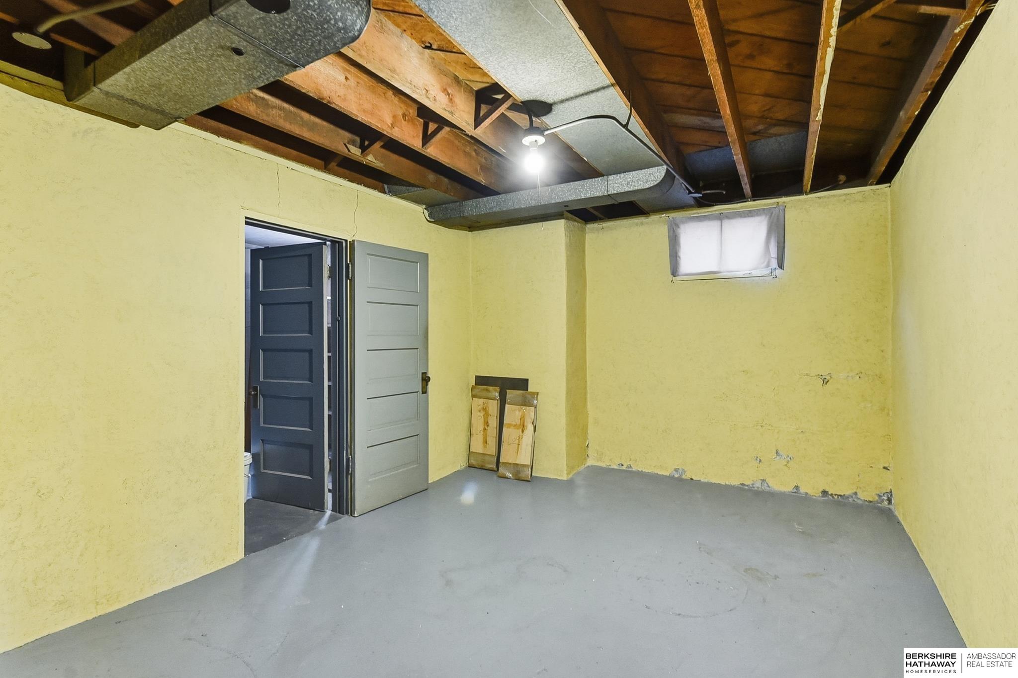 Omaha, Nebraska 68112, United States, 3 Bedrooms Bedrooms, ,1 BathroomBathrooms,Residential,Active,236724