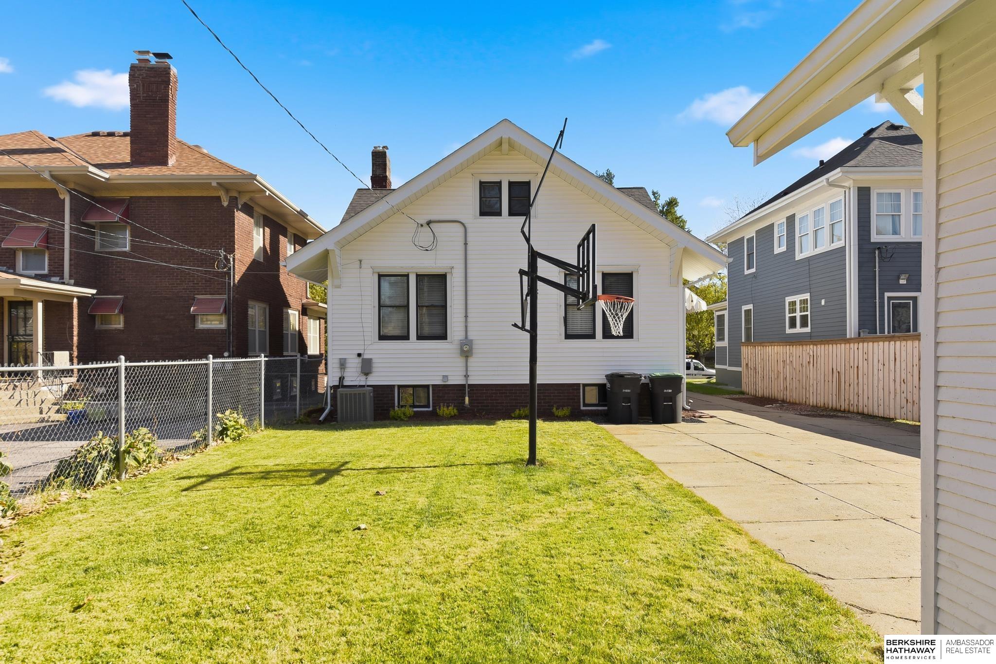 Omaha, Nebraska 68112, United States, 3 Bedrooms Bedrooms, ,1 BathroomBathrooms,Residential,Active,236724