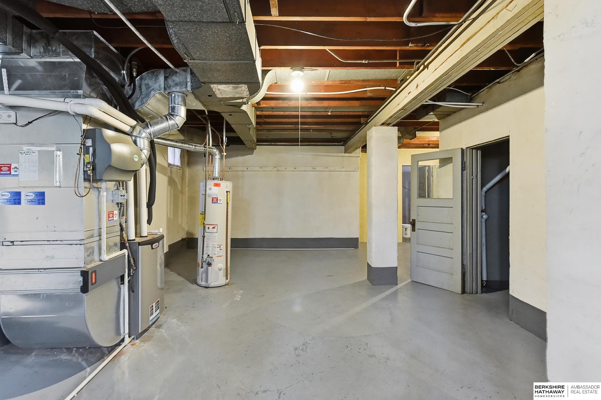 Omaha, Nebraska 68112, United States, 3 Bedrooms Bedrooms, ,1 BathroomBathrooms,Residential,Active,236724