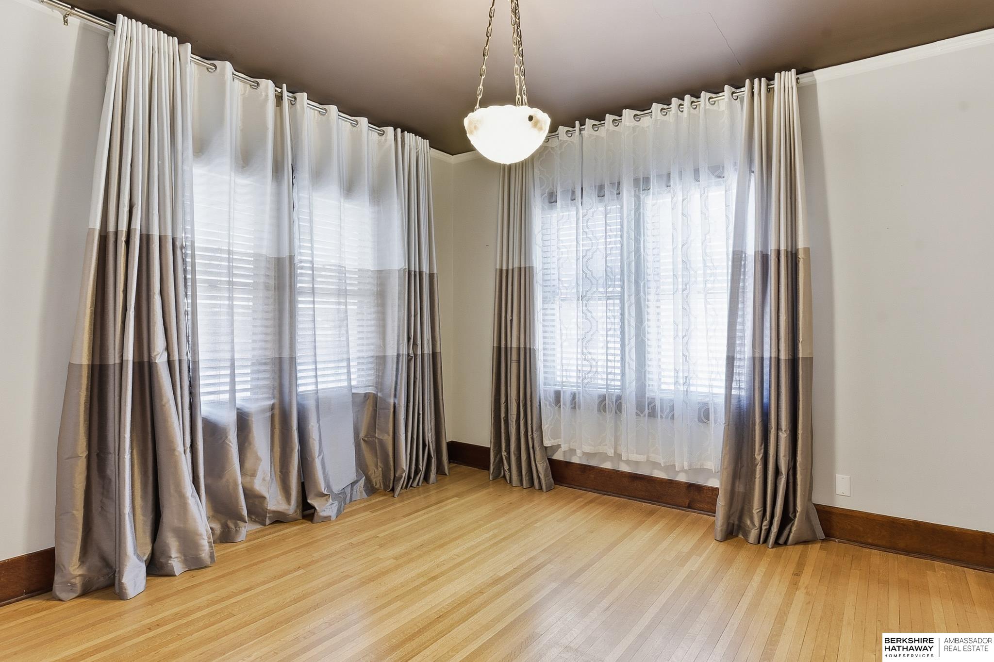 Omaha, Nebraska 68112, United States, 3 Bedrooms Bedrooms, ,1 BathroomBathrooms,Residential,Active,236724