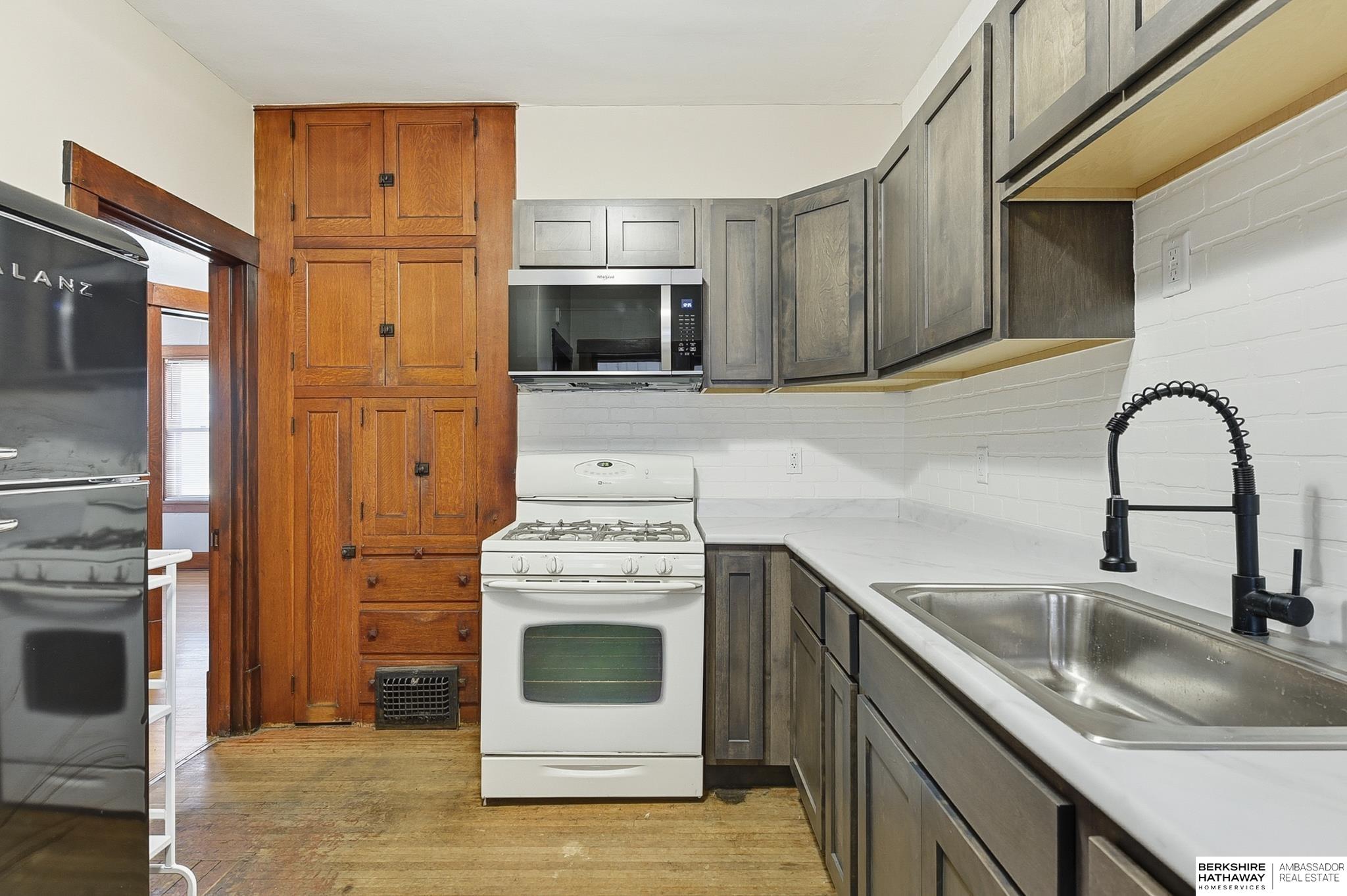 Omaha, Nebraska 68112, United States, 3 Bedrooms Bedrooms, ,1 BathroomBathrooms,Residential,Active,236724